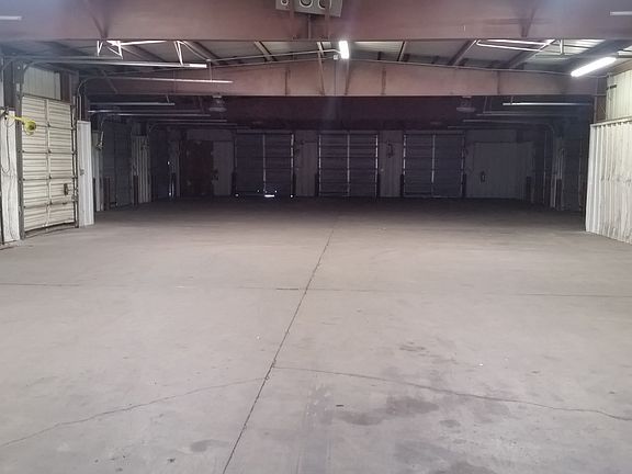 4th image of 1449 W Kansas St