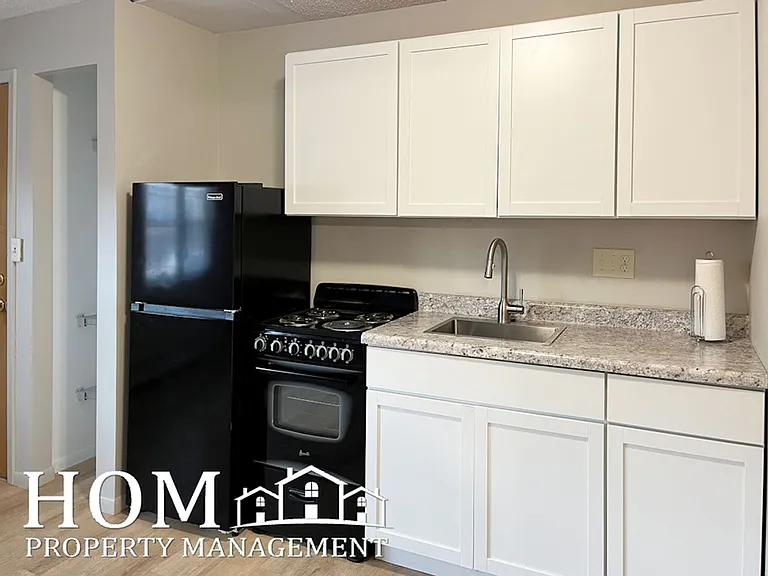 107 E Liberty St — Photo 6