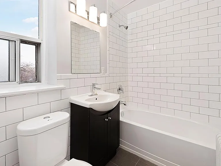 1636 Gerrard St E #301 — Photo 7