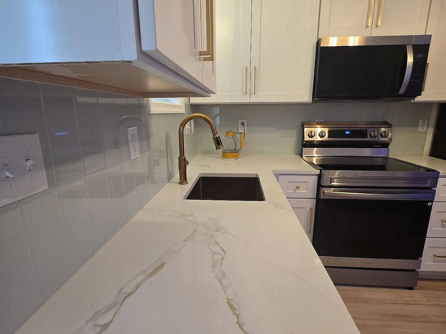 2 bed, 685 sqft, $1,950 — Photo 3