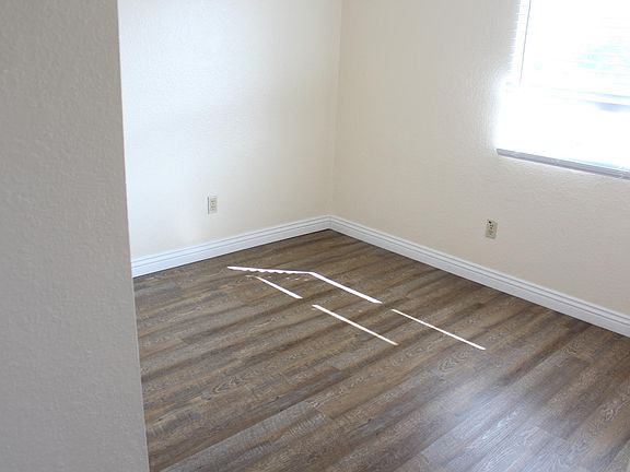 3rd image of 1460 Kendall Dr Unit 31