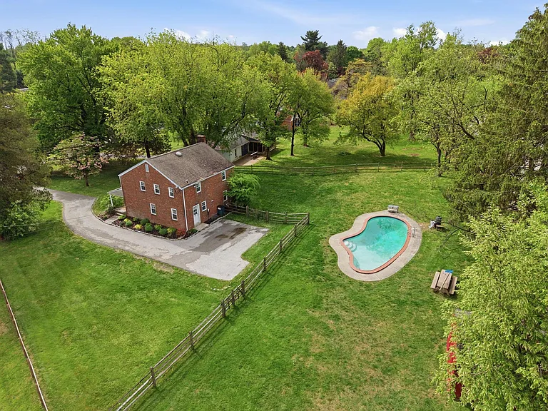 528 S Old Middletown Rd — Photo 3