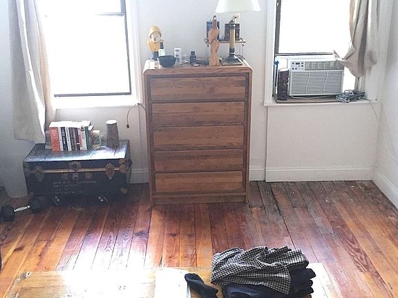 2nd image of 821-A Quincy St #1