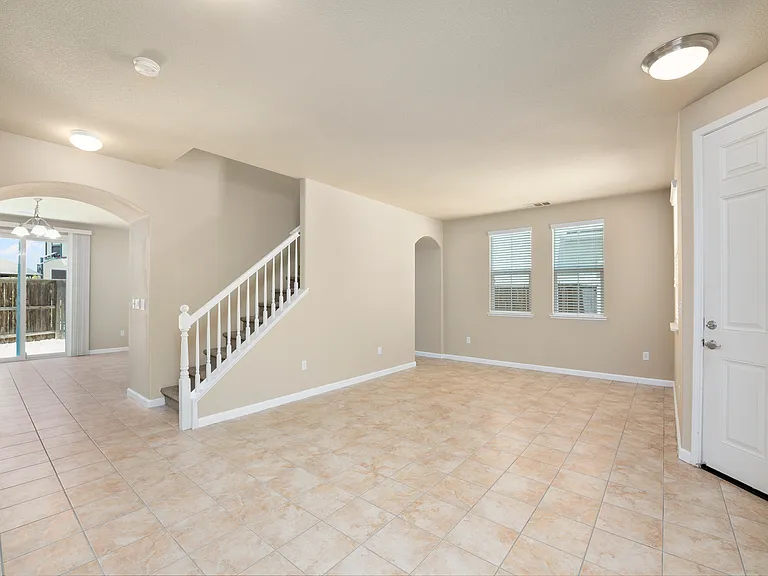 241 Picasso Cir — Photo 2