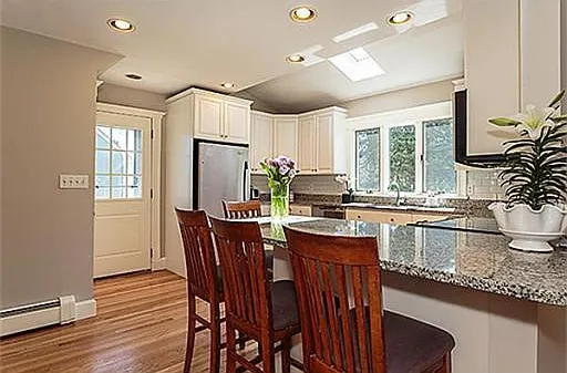 6 Charles St — Photo 2