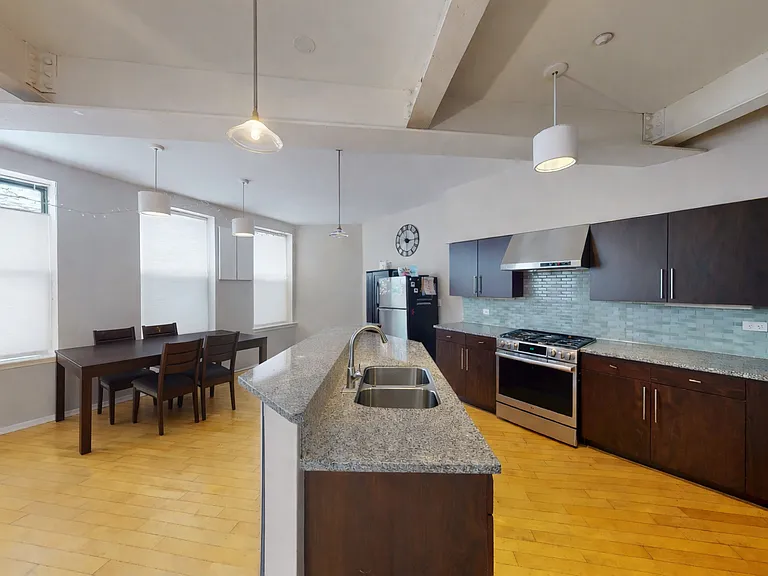 72 Kent St — Photo 8
