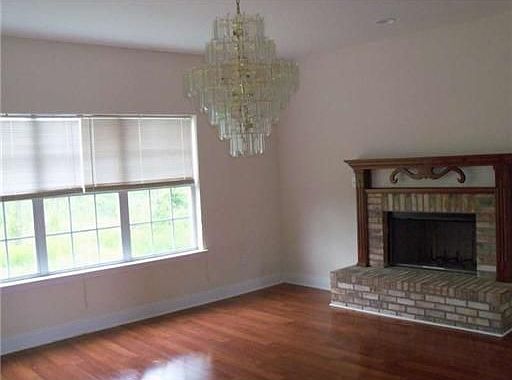 4th image of 18092 Robinwood East Dr