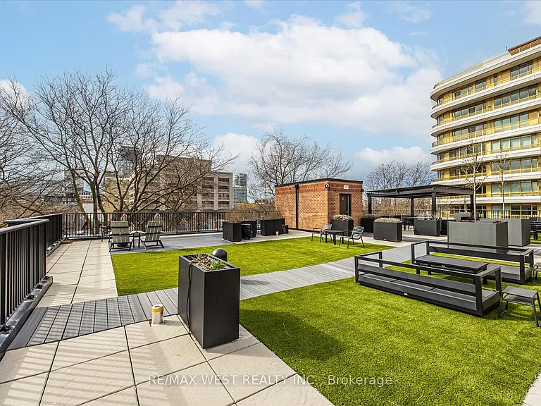 225 Davenport Rd #503 — Photo 22