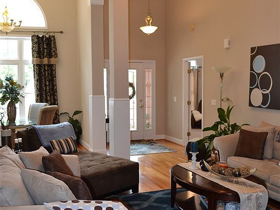 5th image of 132 Royal Dr