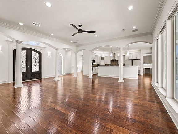 4th image of 8600 Baltusrol Dr