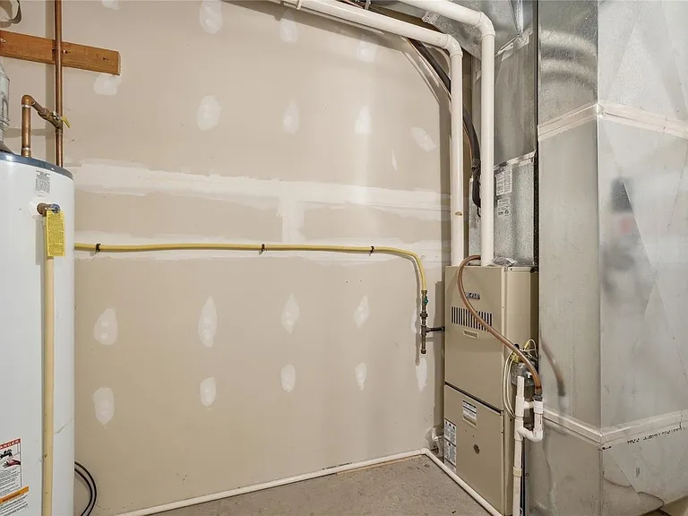 1694 Burr Dr — Photo 14