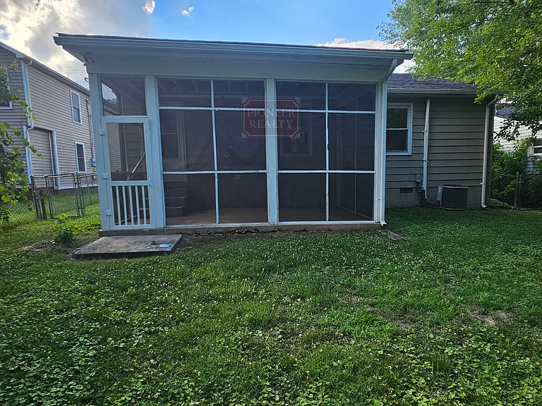 129 N Fern Ave — Photo 19