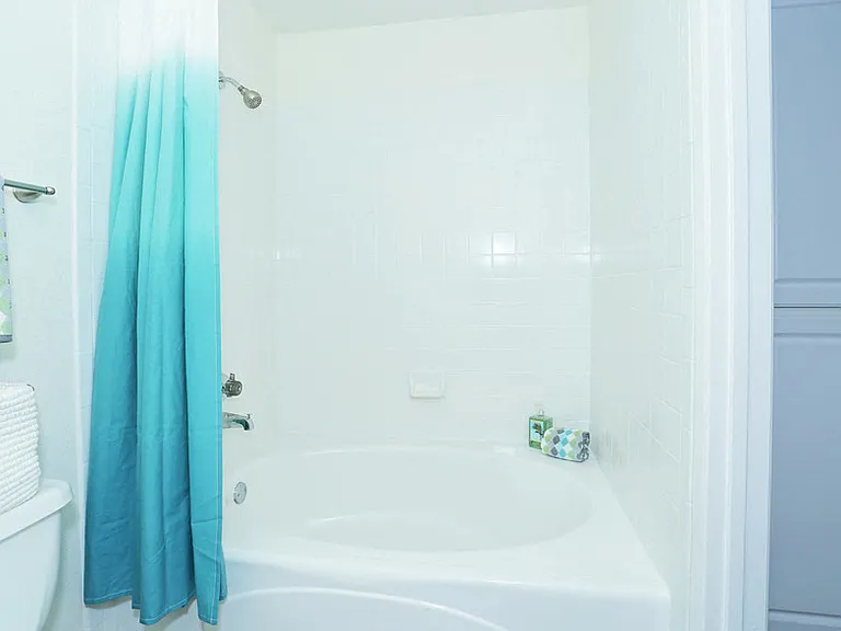 Sunset Pointe Apartments — Photo 28