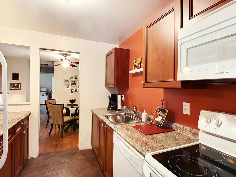 Saratoga Garden Apartments — Photo 7