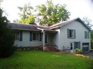 106 E Myrtle St, Landrum, SC 29356