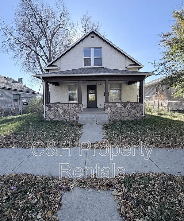 32 Custer Ave #1