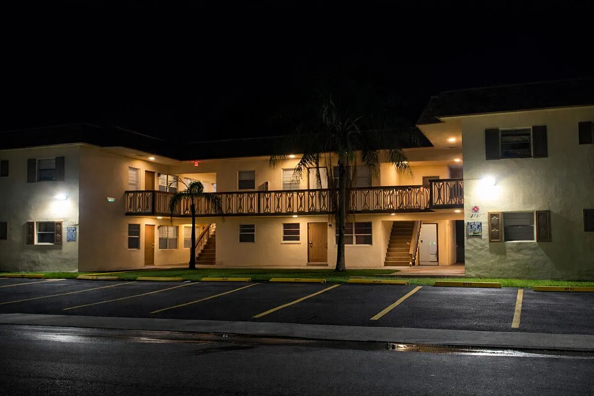 2 bed, 1.0 bath, 864 sqft, $1,725 — Photo 2