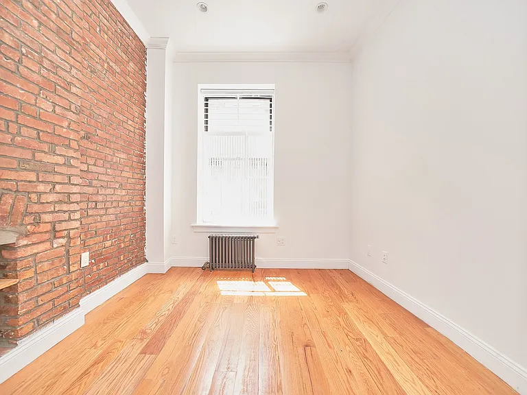 325 E 83rd St #1B — Photo 6