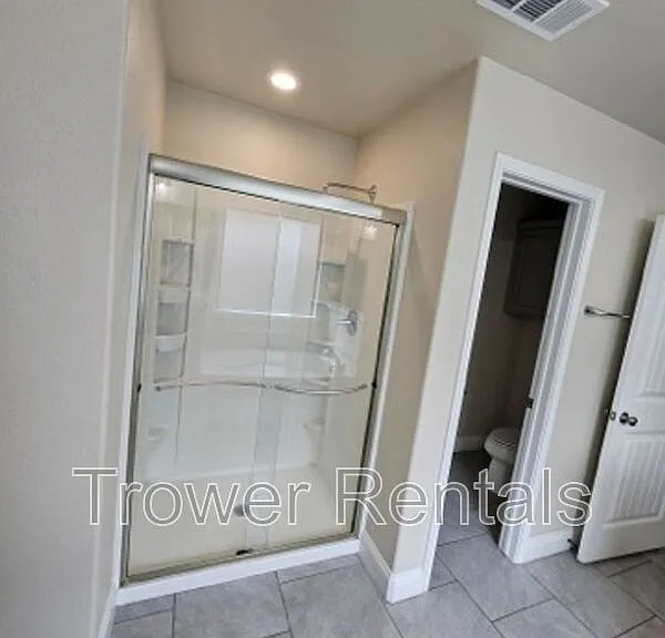 1021 E 90th Ct — Photo 41