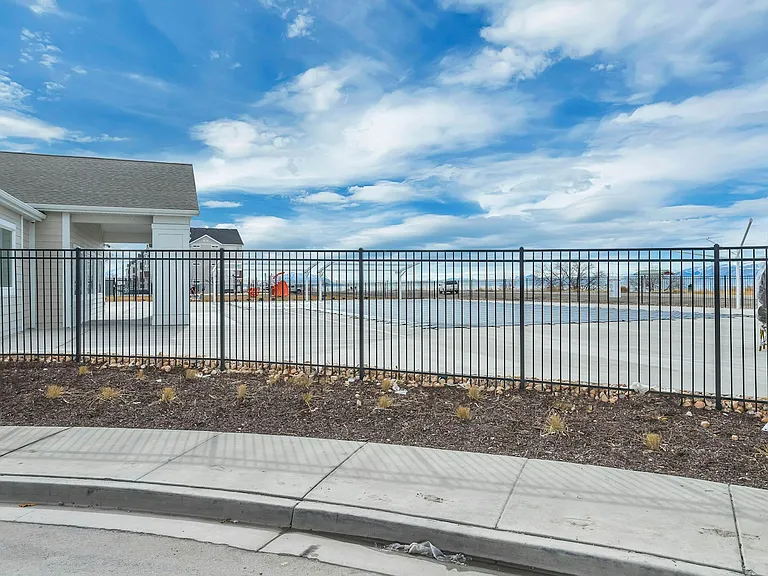 719 N 380 W — Photo 2