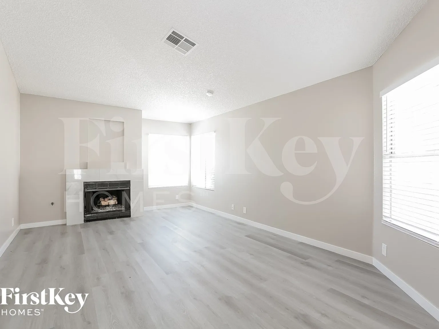 3 bed, 2.0 bath, 1386 sqft, $2,020 — Photo 3