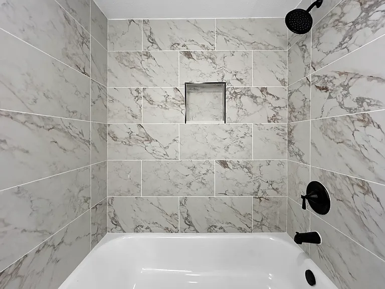 Bathtub/shower combo