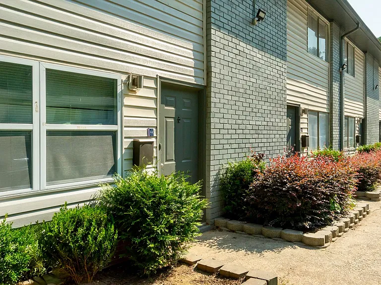 Crystal Townhomes — Photo 3