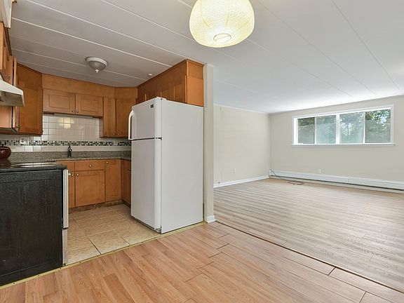 4th image of 18 Nelson Dr APT 1H