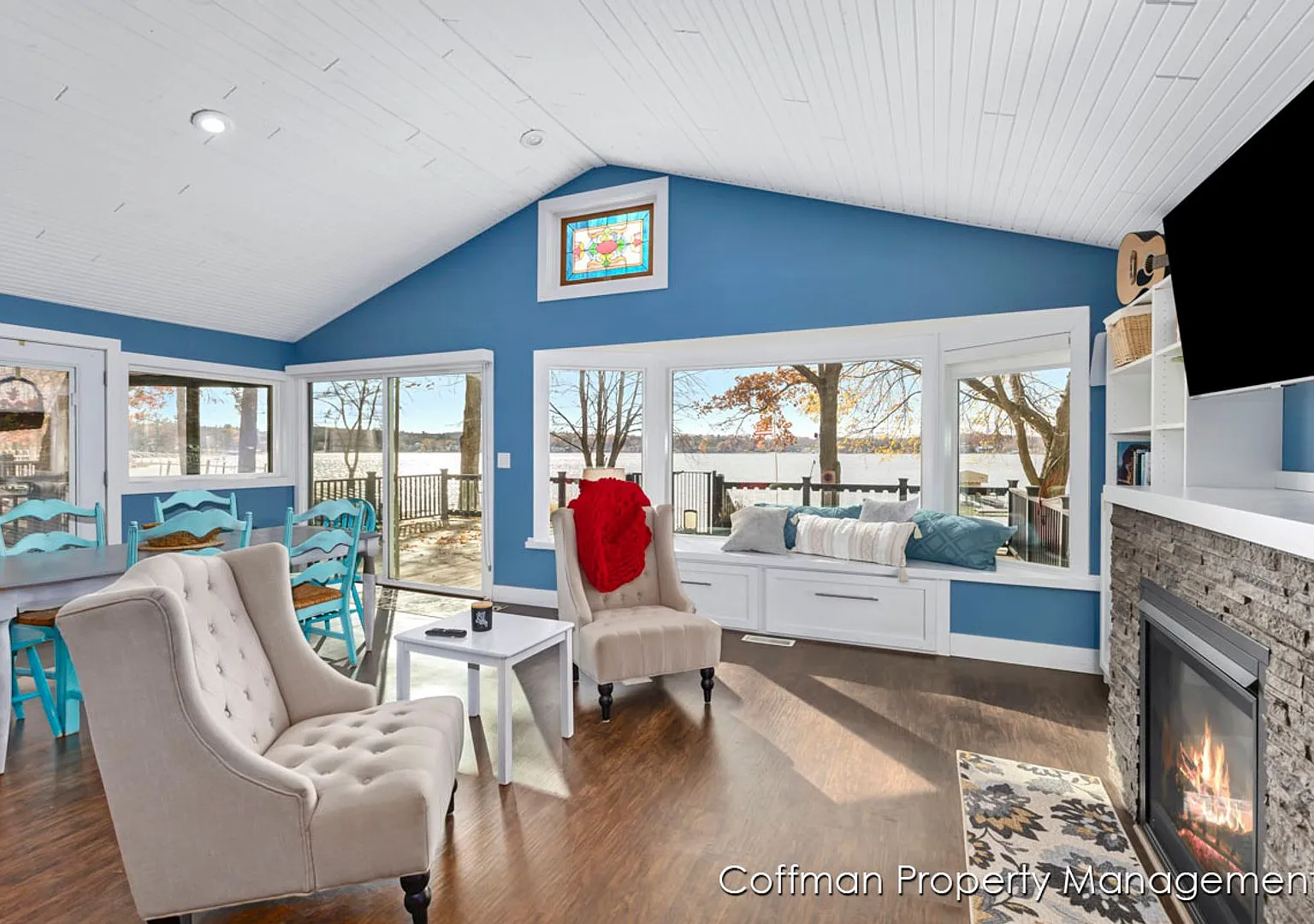 3 bed, 2.5 bath Located on Bostwick Lake — Photo 3
