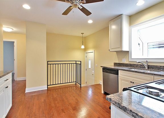 4th image of 8109 N Ottawa Ave