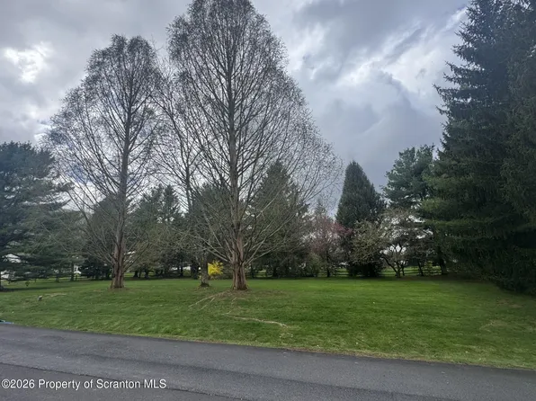 Orchard Ln, Sugarloaf, PA 18249