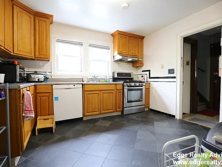 29 Wiltshire Rd #1 — Photo 3