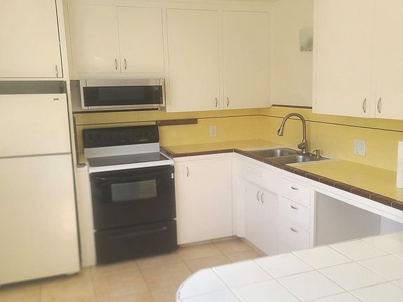 2nd image of 7884 La Mesa Blvd #B