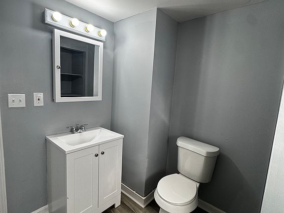 5th image of 2047 18th St SW