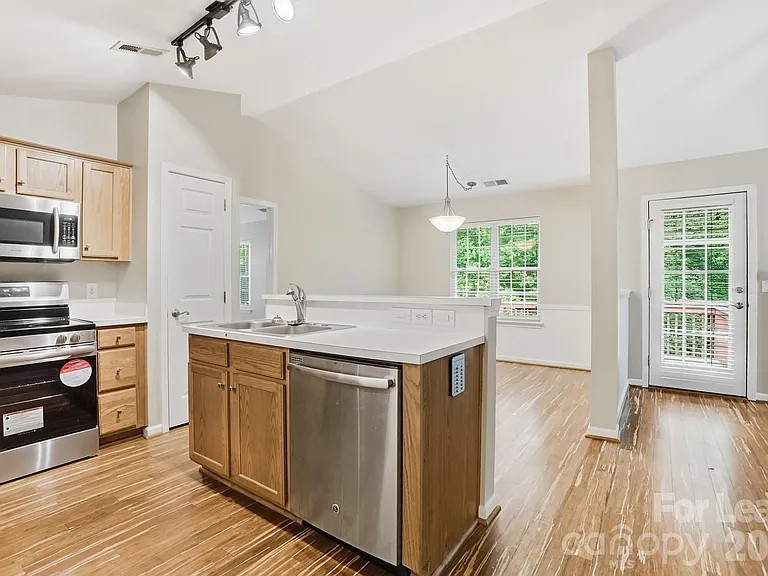 2830 Black Walnut Ln — Photo 2
