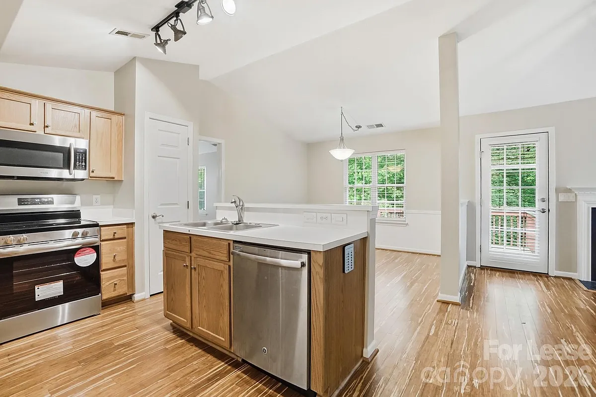 Building Photo - 2830 Black Walnut Ln