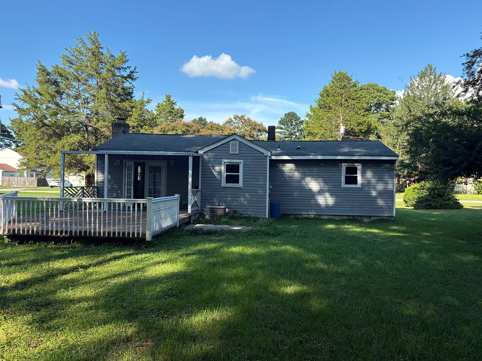 Beautiful 3-Bedroom Yorktown Home with 2-Car Garage — Photo 4