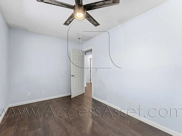 (*) Davis 402 — Photo 12