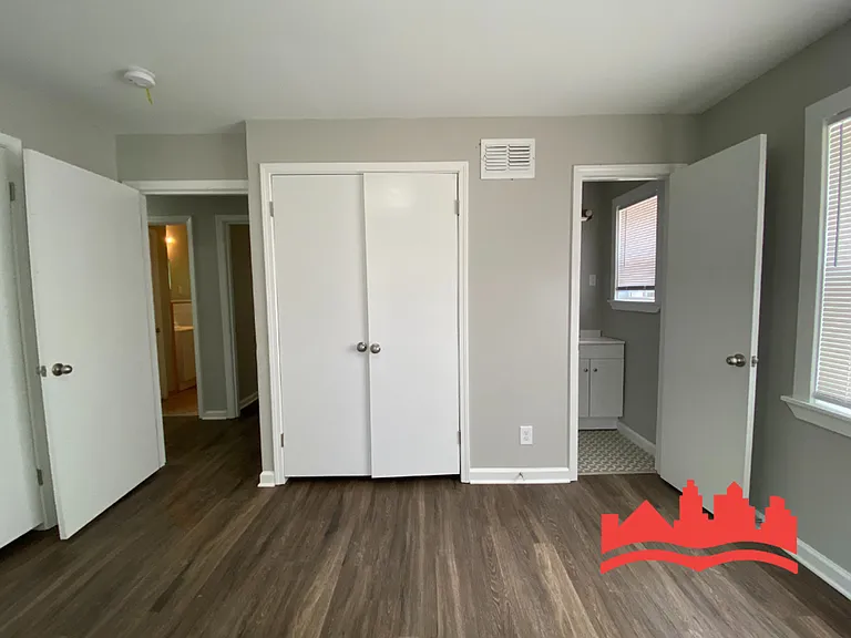 3139 Edgeware Rd S — Photo 16