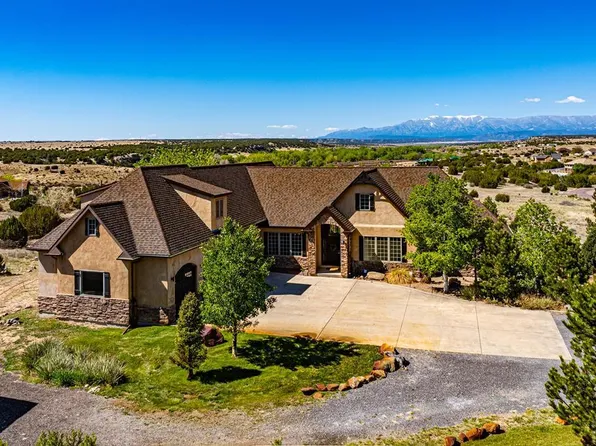 5672 Saint Charles River Dr, Pueblo, CO 81004