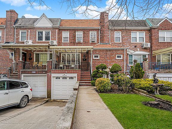 2nd image of 1926 Stuart St