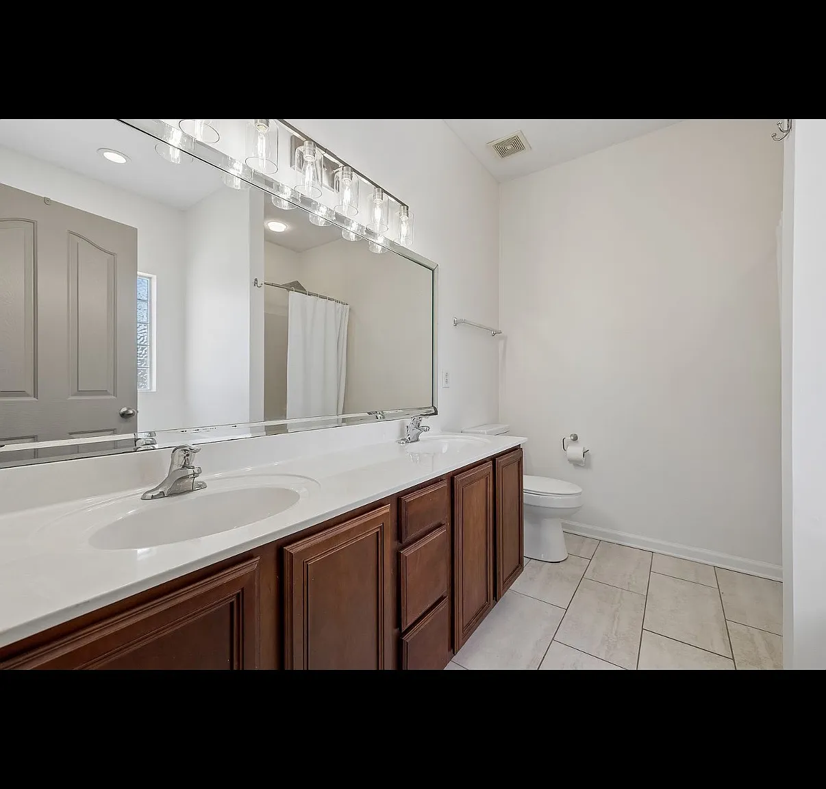3 bed, 2090 sqft, $2,450 — Photo 1