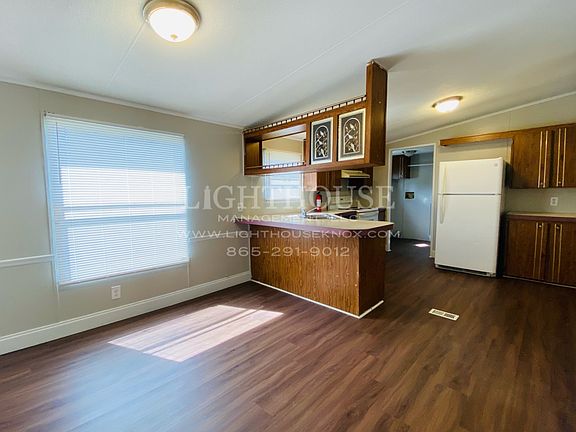 3rd image of 301 Dickson St