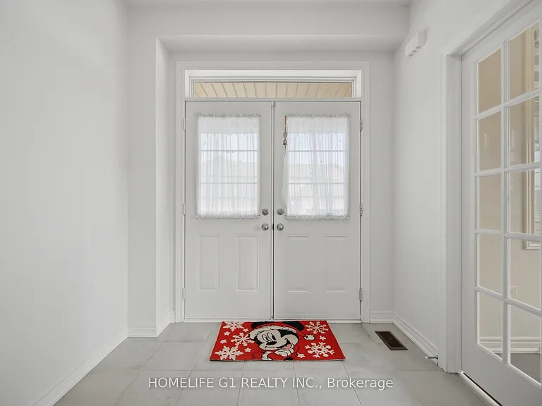 129 Holbrook Ct — Photo 4