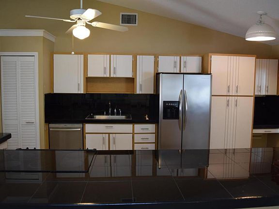 3rd image of 31 Oak Brook Dr