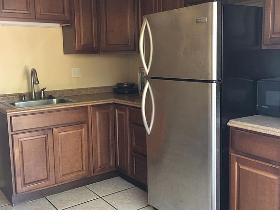 3rd image of 2472 Palmetto Ave