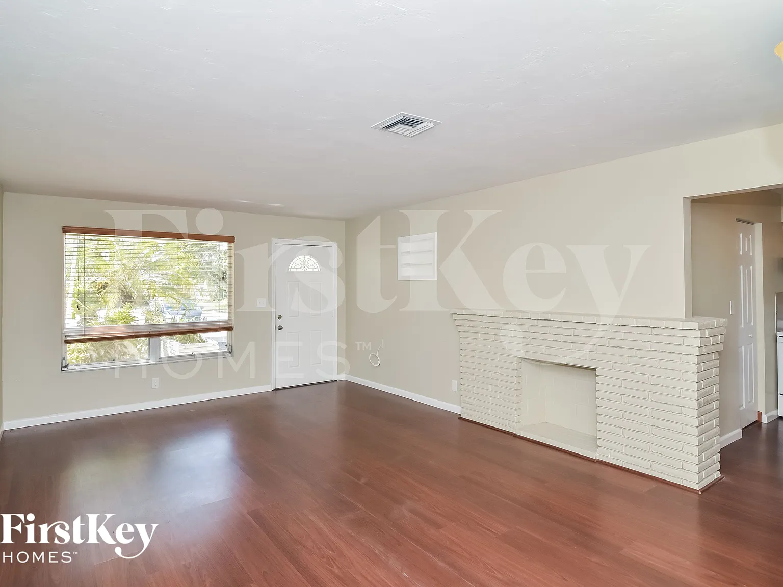 3 bed, 2.0 bath, 1455 sqft, $2,525 — Photo 2