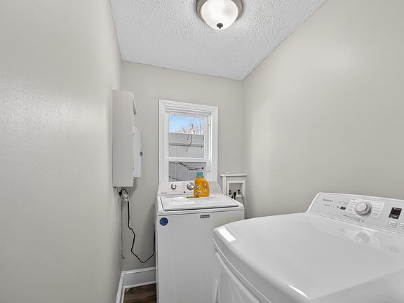 4th image of 1566 Winchester Ave
