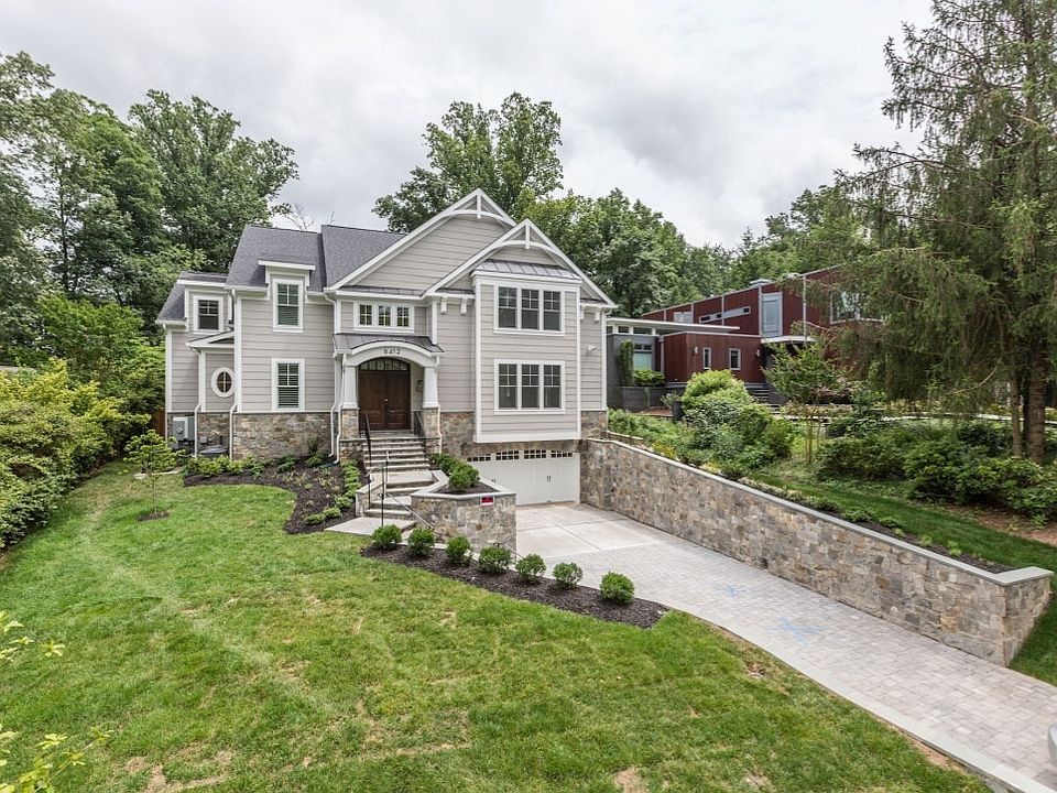 Craftsman trim, stone base, symmetry front to peak