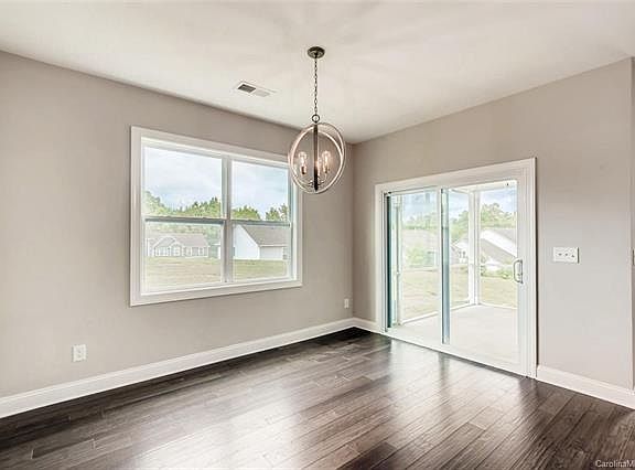 5th image of 1129 Waterlily Dr